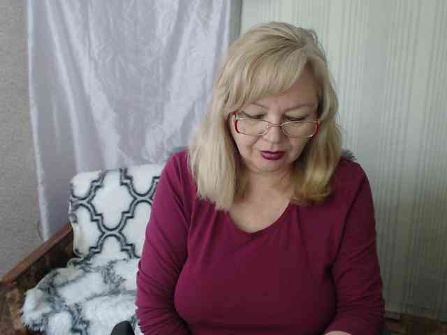 EvelynLoveShy webcam