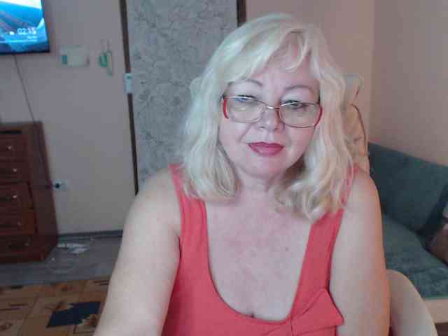 EvelynLoveShy