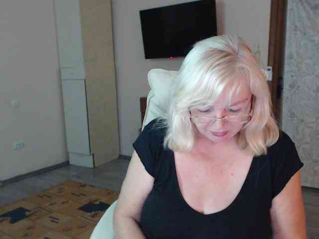 EvelynLoveShy webcam