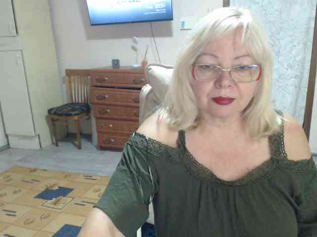 EvelynLoveShy webcam