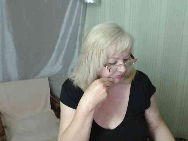 EvelynLoveShy webcam