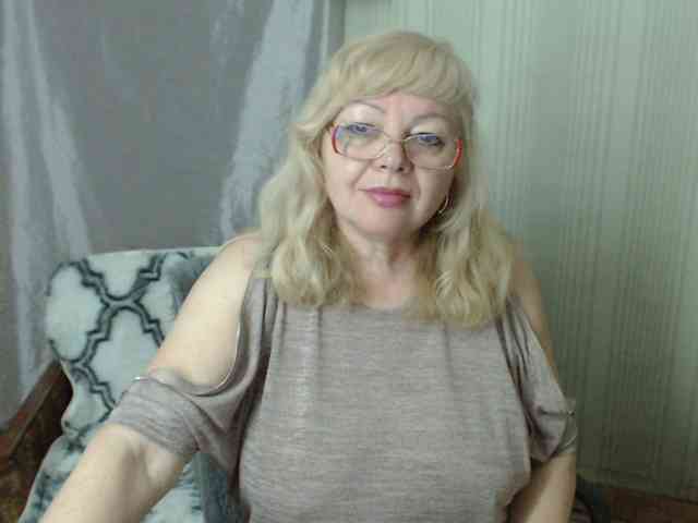 EvelynLoveShy webcam