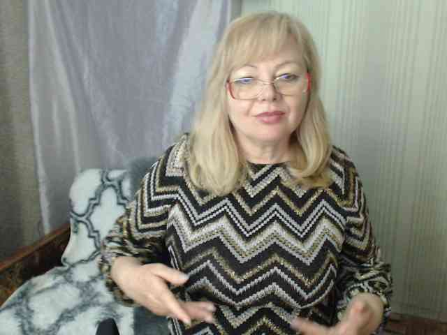 EvelynLoveShy webcam