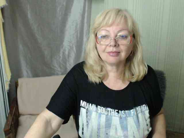 EvelynLoveShy webcam