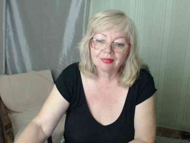 EvelynLoveShy webcam