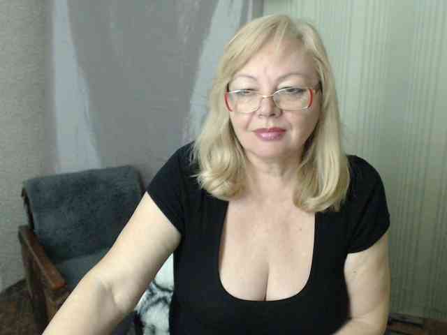 EvelynLoveShy webcam