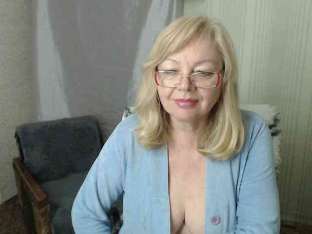 EvelynLoveShy webcam