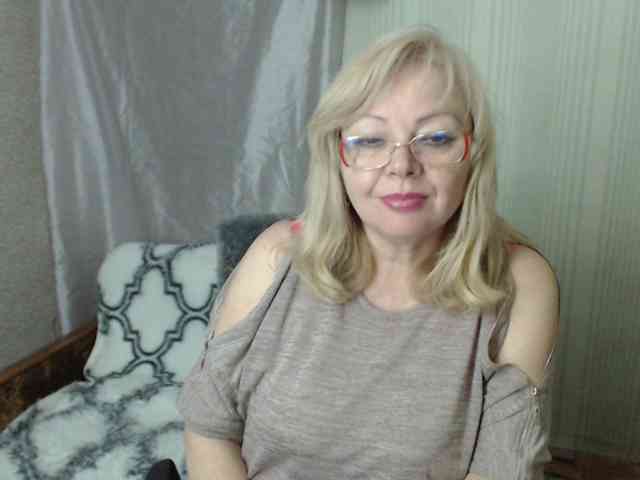 EvelynLoveShy webcam