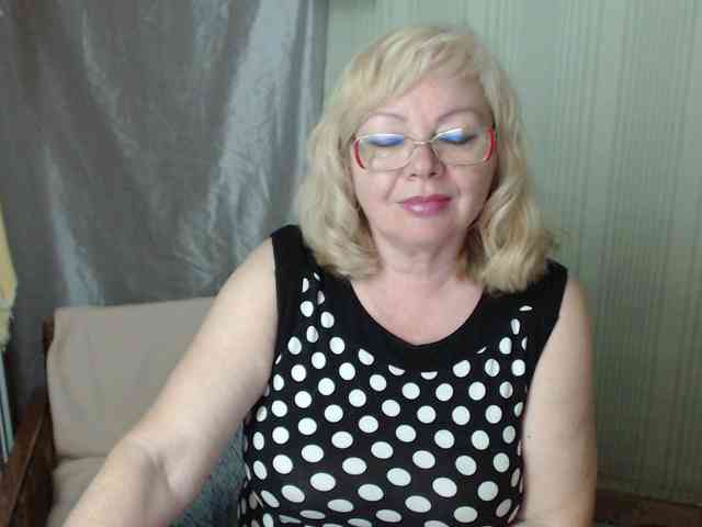 EvelynLoveShy webcam
