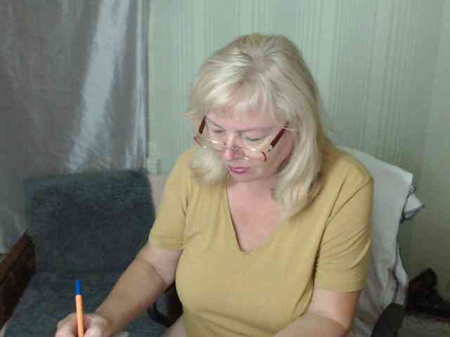 EvelynLoveShy webcam