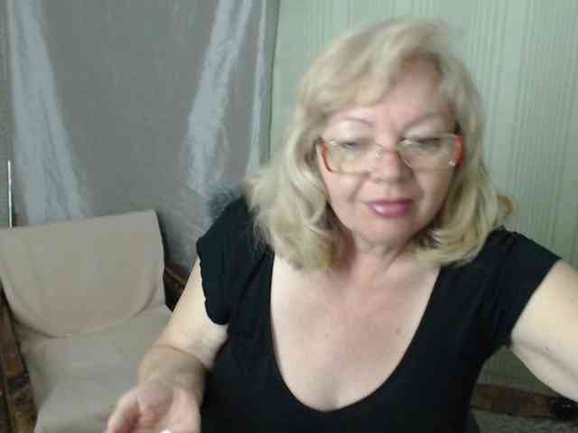 EvelynLoveShy webcam