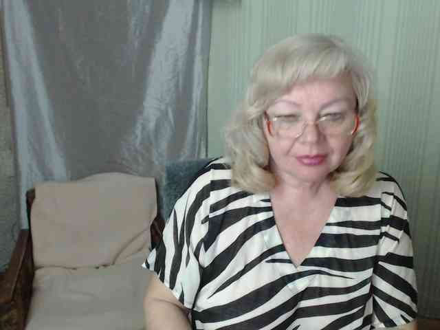 EvelynLoveShy webcam