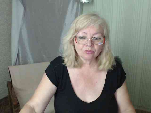 EvelynLoveShy webcam