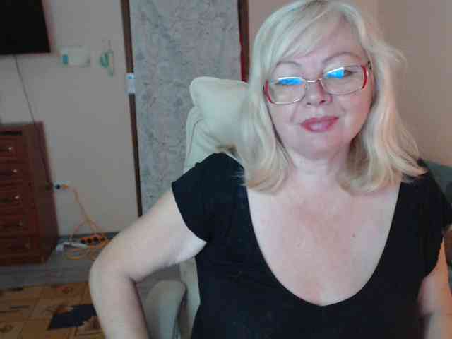 EvelynLoveShy webcam