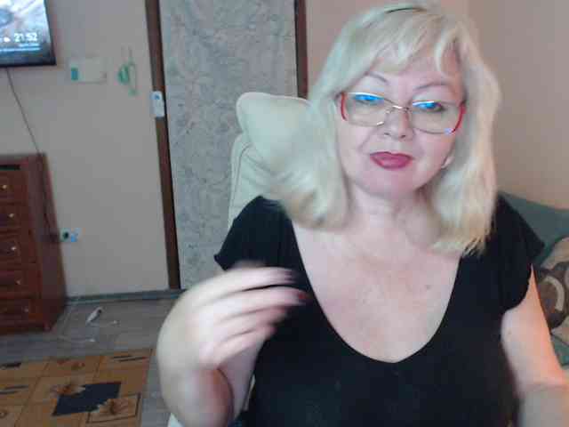 EvelynLoveShy