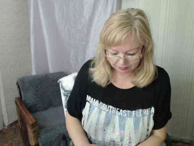 EvelynLoveShy webcam