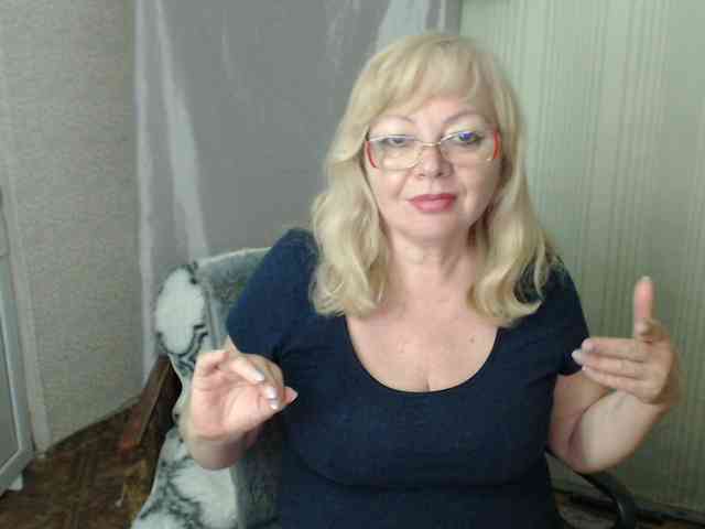 EvelynLoveShy webcam