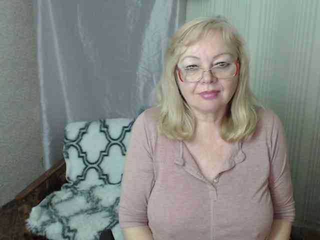 EvelynLoveShy webcam