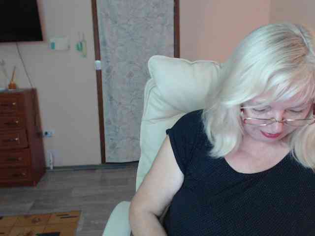 EvelynLoveShy webcam