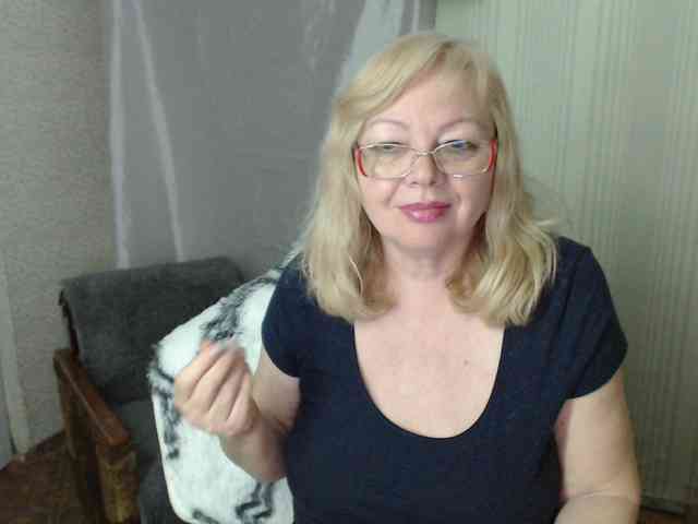 EvelynLoveShy webcam