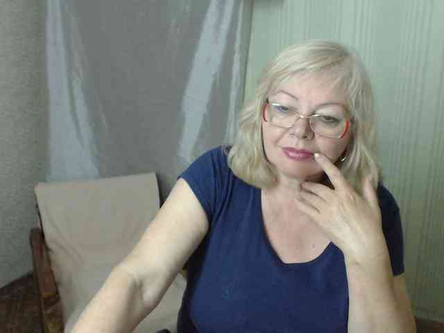 EvelynLoveShy webcam