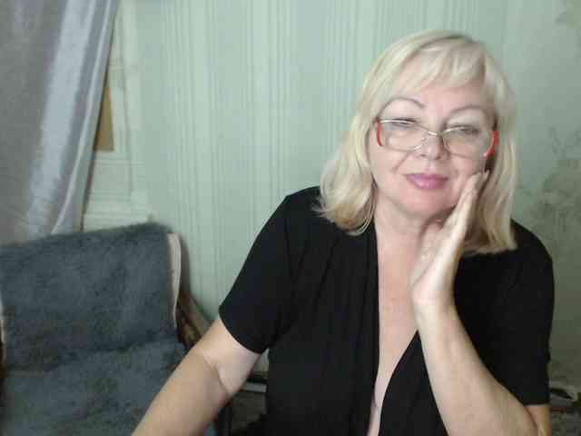 EvelynLoveShy webcam
