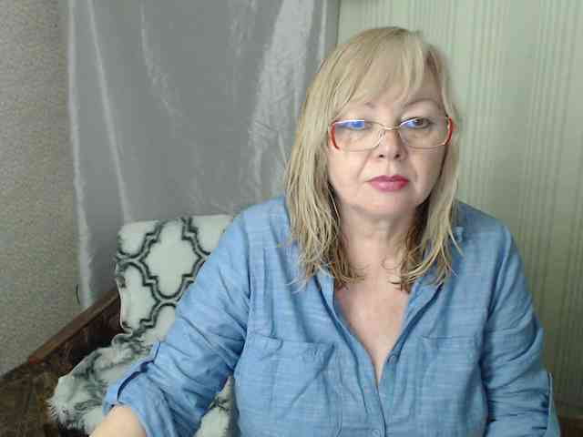 EvelynLoveShy webcam