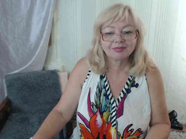 EvelynLoveShy webcam