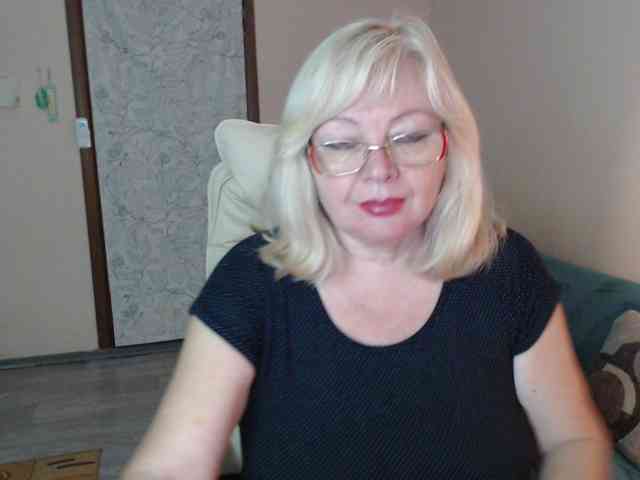 EvelynLoveShy webcam