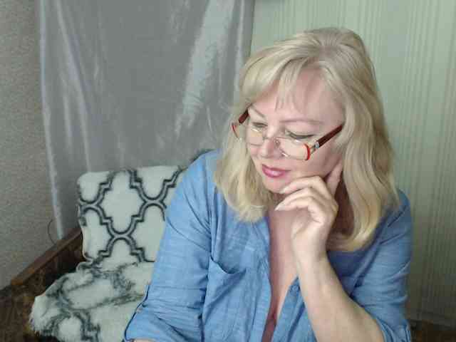 EvelynLoveShy webcam