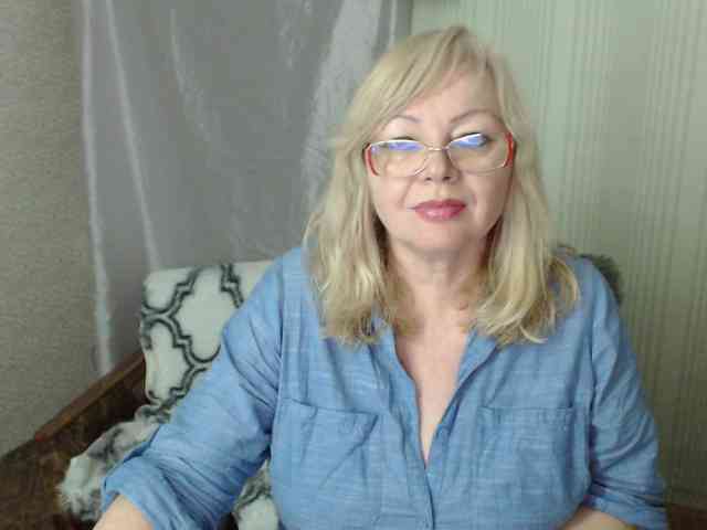 EvelynLoveShy webcam