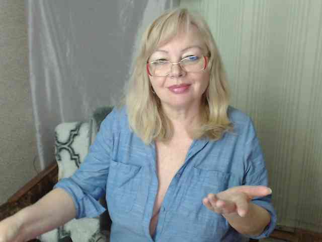 EvelynLoveShy webcam