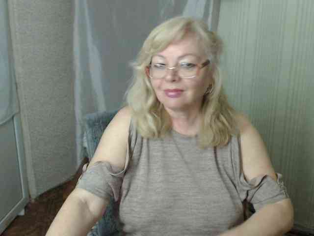 EvelynLoveShy webcam