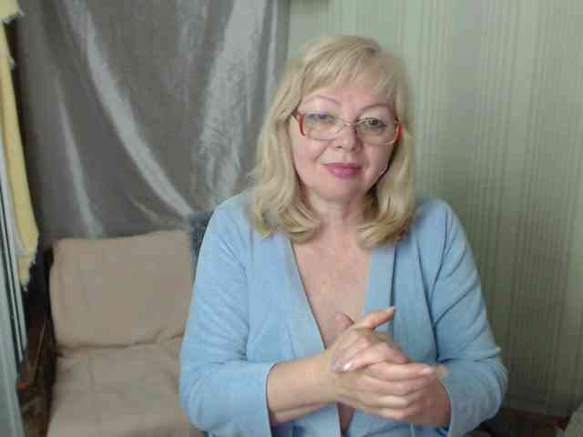 EvelynLoveShy webcam
