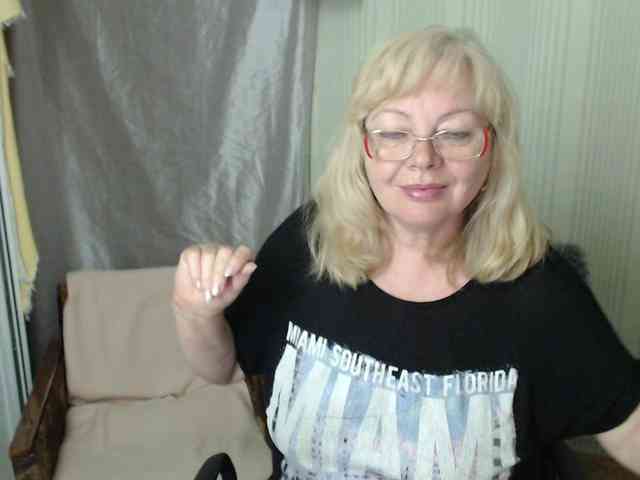 EvelynLoveShy webcam
