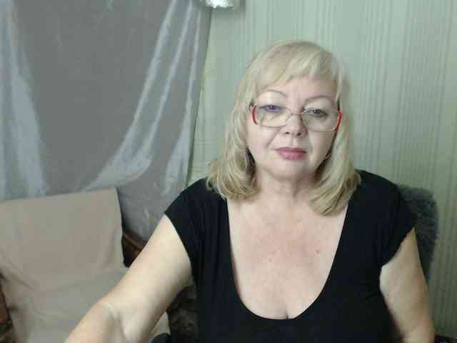 EvelynLoveShy webcam