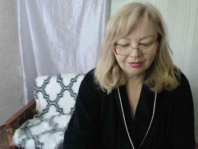 EvelynLoveShy webcam