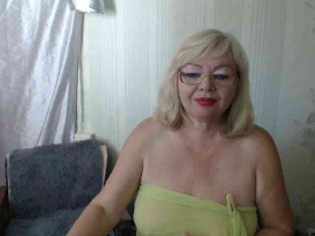 EvelynLoveShy webcam
