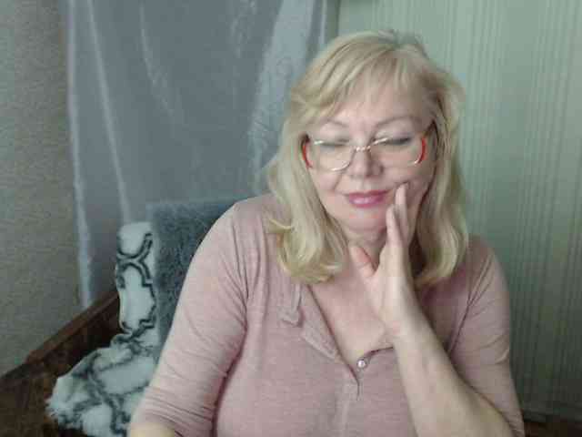 EvelynLoveShy webcam