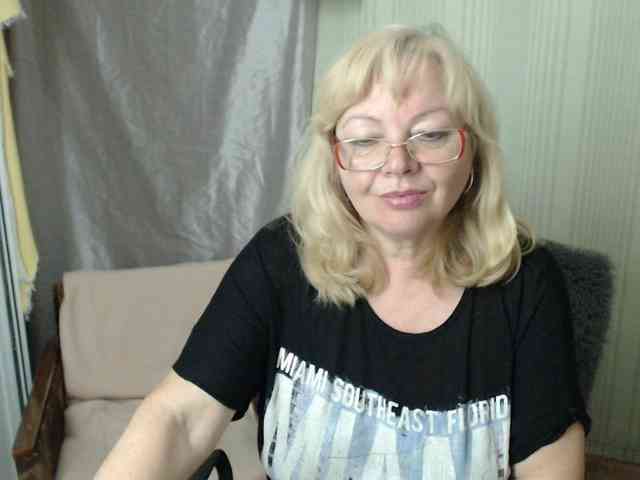EvelynLoveShy webcam