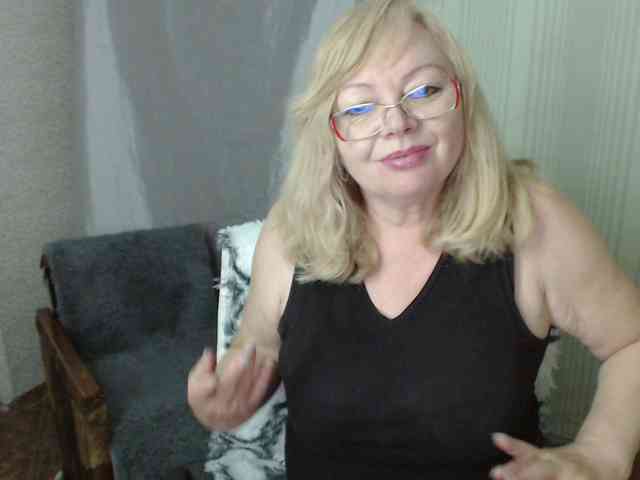 EvelynLoveShy webcam