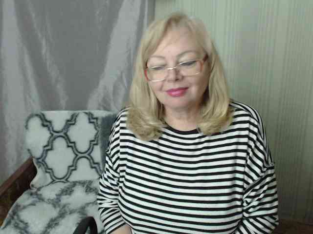 EvelynLoveShy webcam