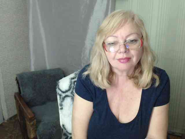 EvelynLoveShy webcam