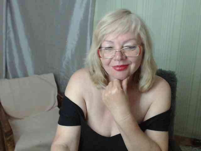 EvelynLoveShy webcam