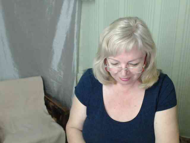 EvelynLoveShy webcam