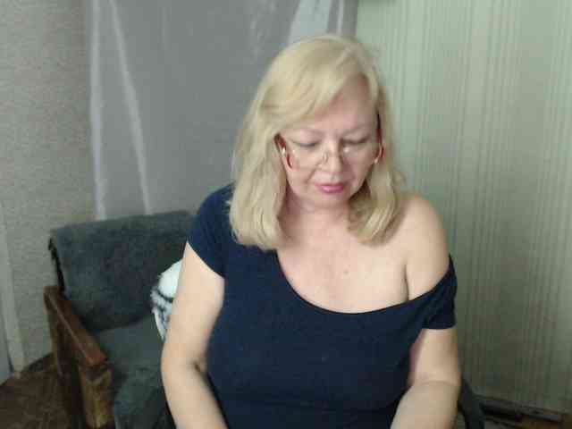 EvelynLoveShy webcam