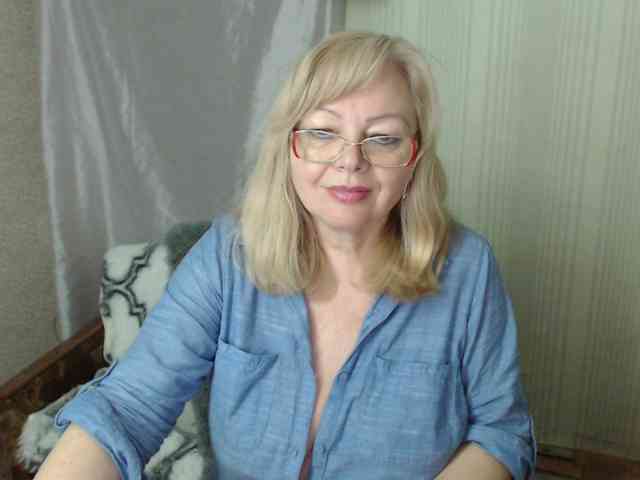 EvelynLoveShy webcam