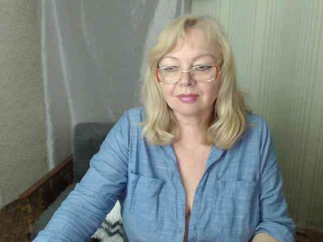 EvelynLoveShy webcam