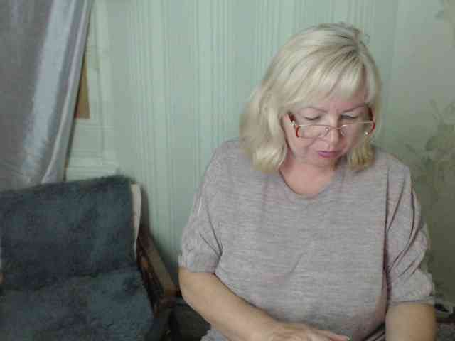 EvelynLoveShy webcam