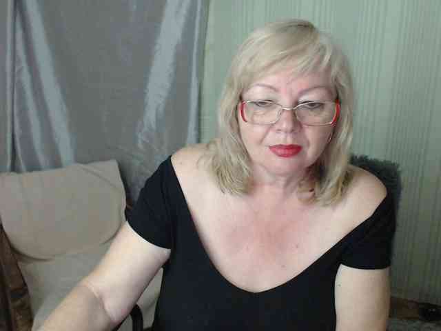 EvelynLoveShy webcam
